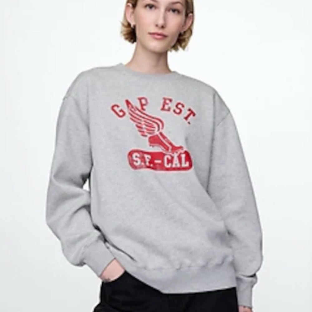 🛑 SOLD 🥳 GAP Gray Sweatshirt with Red Graphic women’s size large NWT athletic.